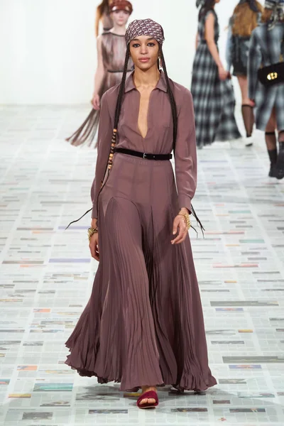 Look 77